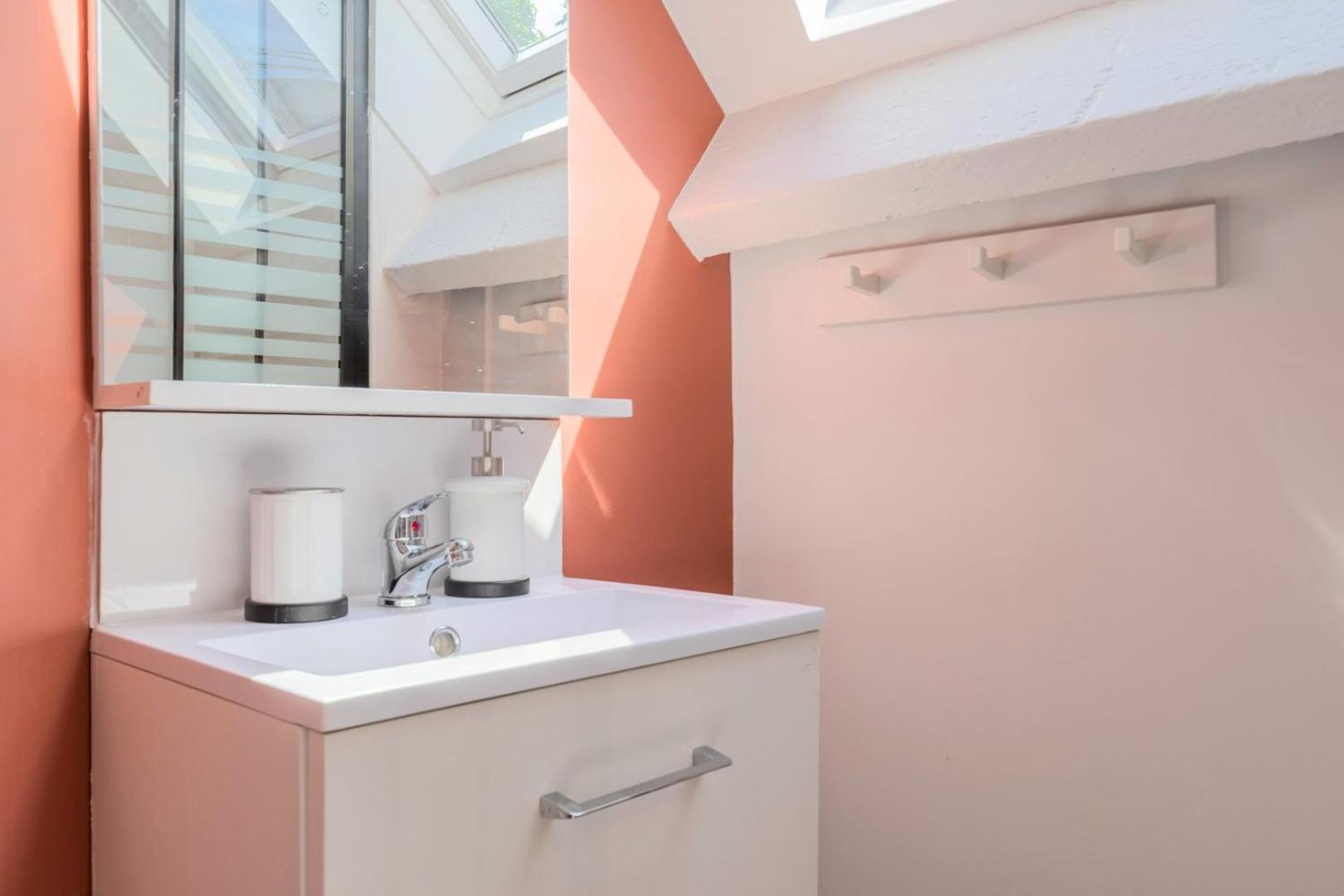 Little Duplex In Republique Beaux Arts Apartment Лил Екстериор снимка